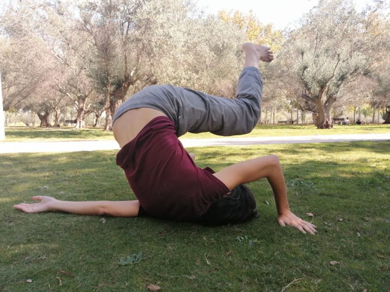 Alejandra Carrasco haciendo ejercicios de Método Feldenkrais